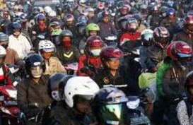 ARUS  BALIK LEBARAN: Polisi Nganjuk Urai Kemacetan Puluhan Km